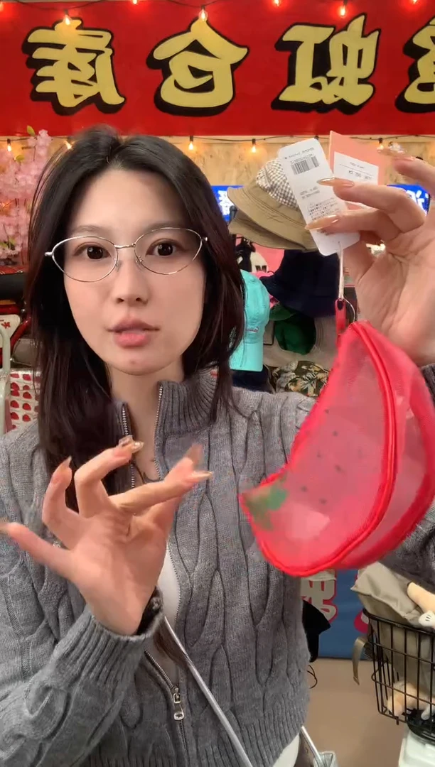 PVC草莓收纳包化妆包眼镜包
