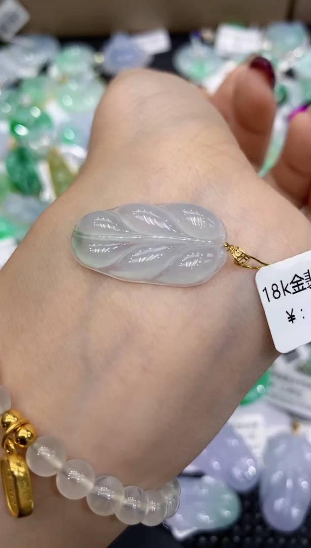 翡翠18K金镶嵌颈饰111111111111