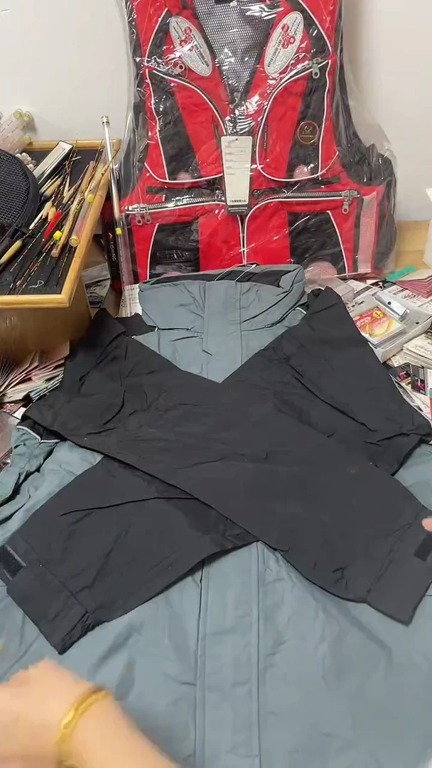 L码  墨绿黑  冲锋衣