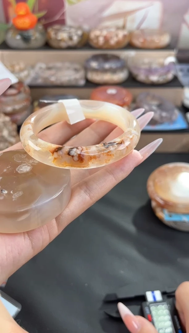 未镶嵌手镯石英质玉55