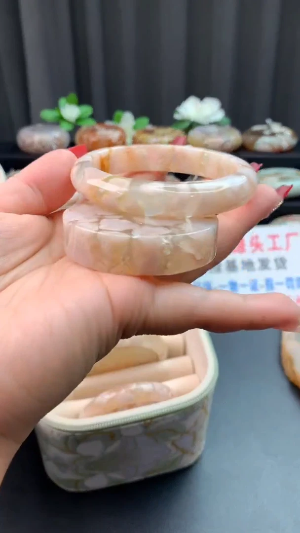 未镶嵌手镯石英质玉（56圈口）赠送镯心