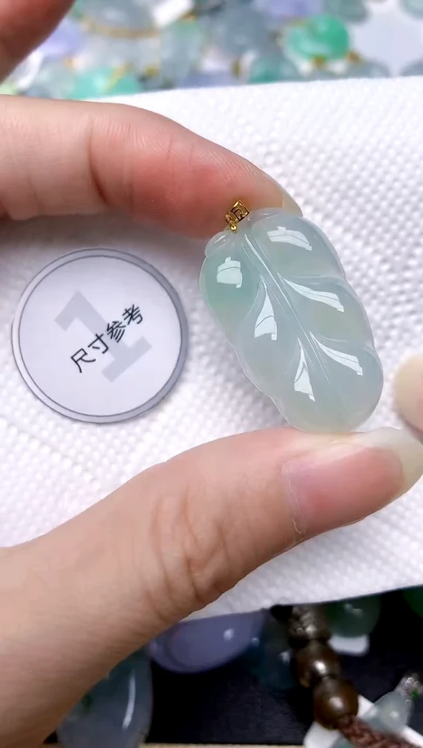 颈饰18K金镶嵌翡翠天然A货翡翠