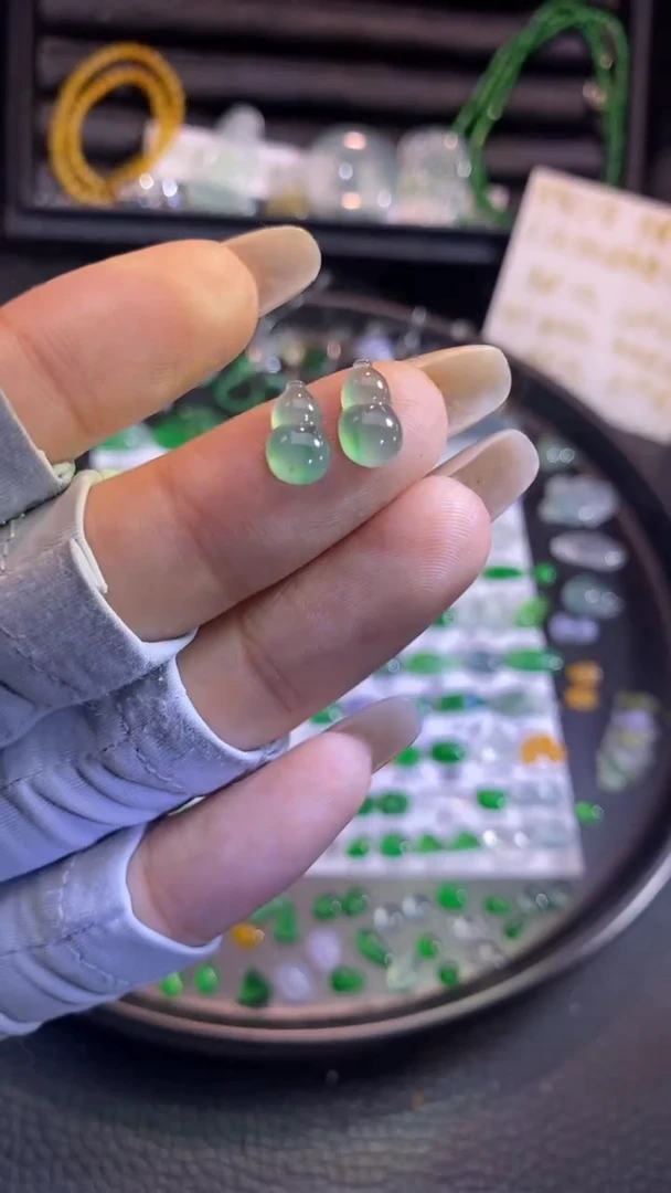 翡翠挂件未镶嵌葫芦