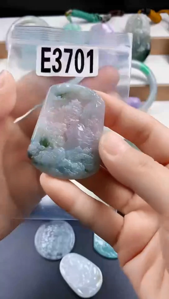 颈饰未镶嵌翡翠天然翡翠吊坠挂件