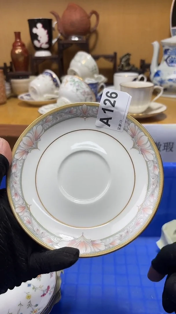 吉**照中古货品默认微瑕