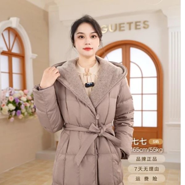 歌蒂诗2024冬新款时尚女款鹅绒中长款保暖连帽羽绒服女8E46Y3966