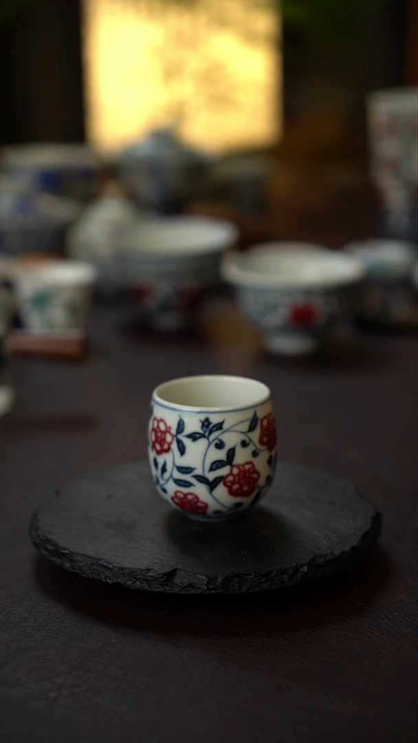 景德镇全手工手绘青花釉里红瓜果吨吨杯