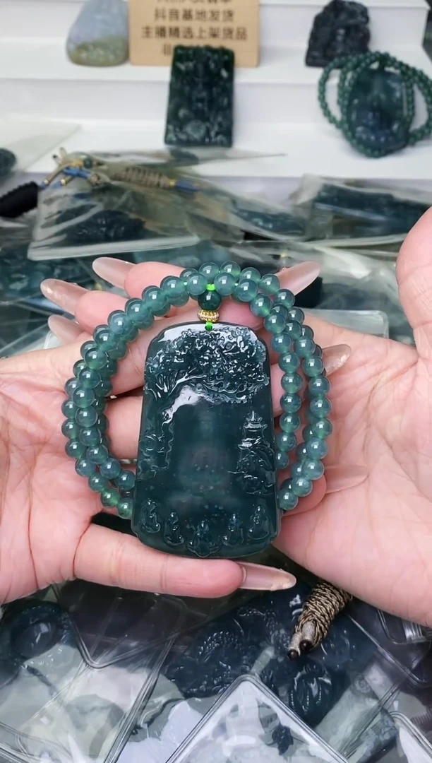 颈饰未镶嵌翡翠