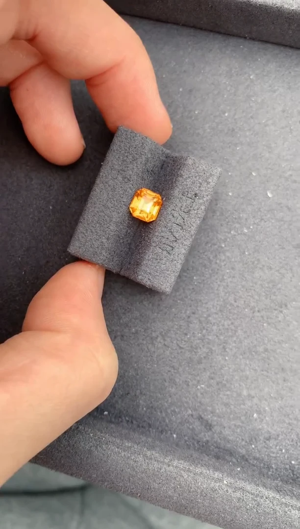 未镶嵌珠宝半成品石榴石（芬达石）2ct芬达石 DE 定制