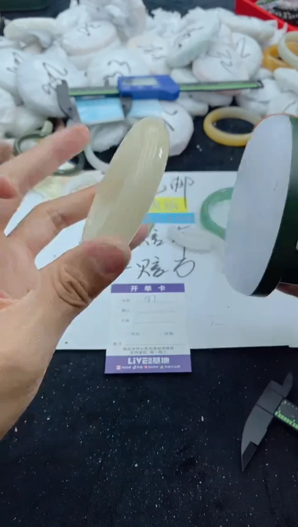 【闪购商品】石英质玉手镯未镶嵌157