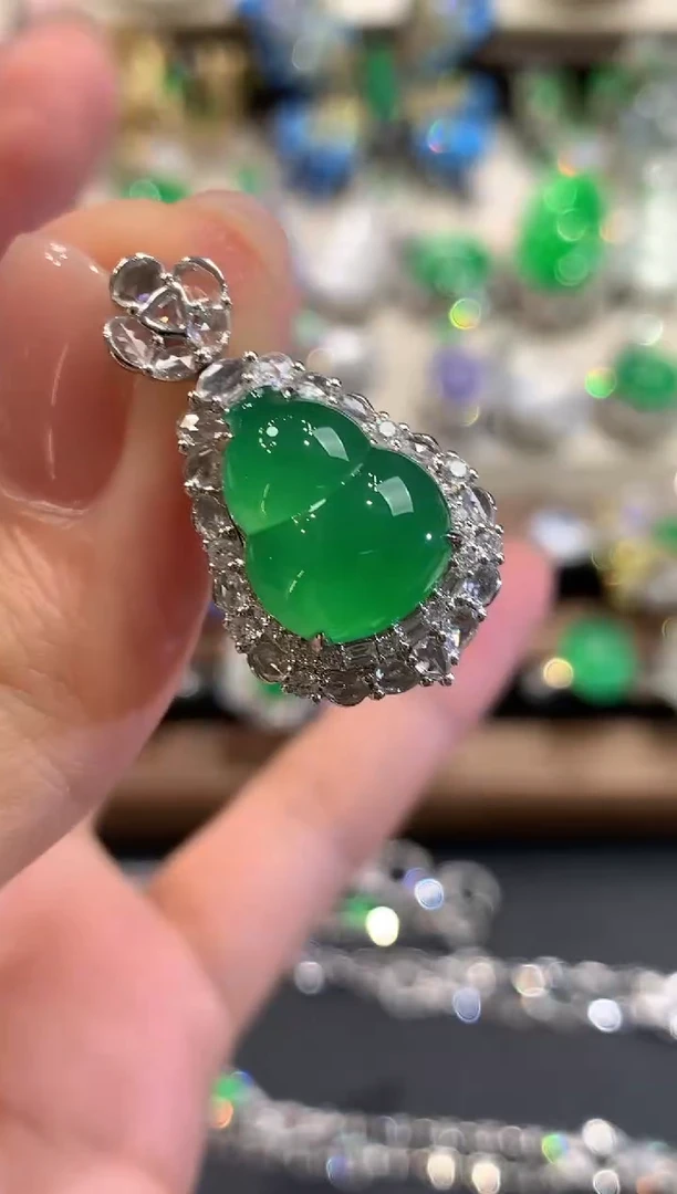 吊坠(不含链)18K金镶嵌翡翠童*q22