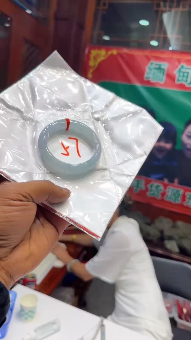 翡翠手镯未镶嵌手镯