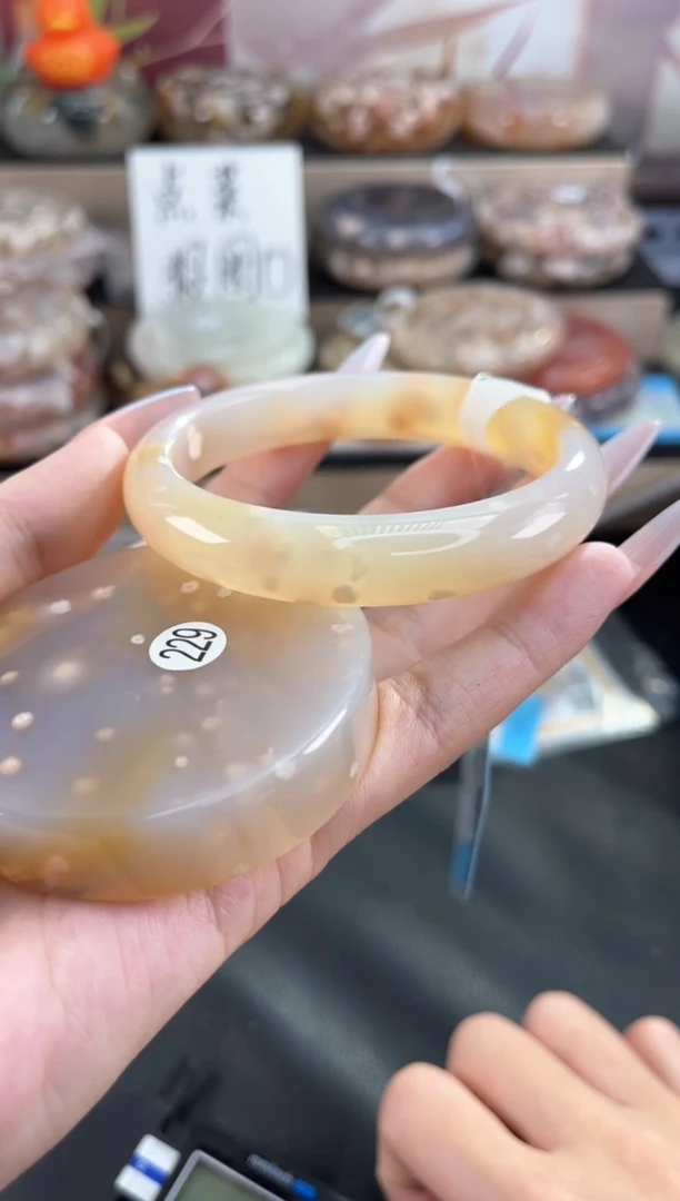 未镶嵌手镯石英质玉60