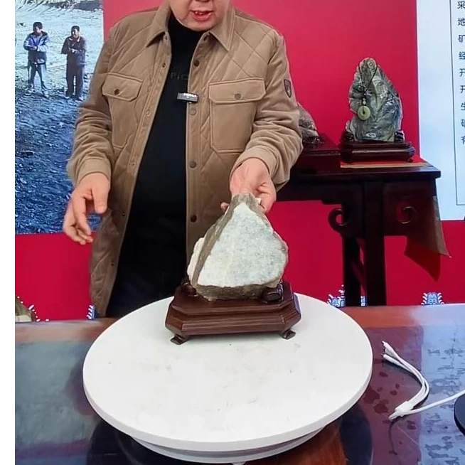 新疆原石摆件带底座发一件编号029