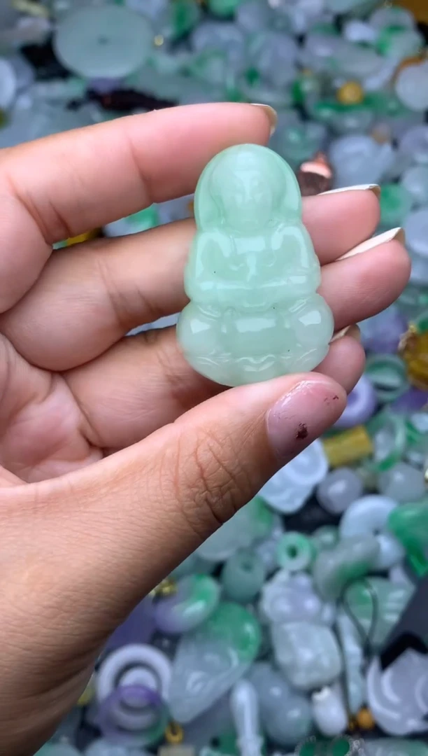 颈饰未镶嵌翡翠天然缅甸翡翠吊坠