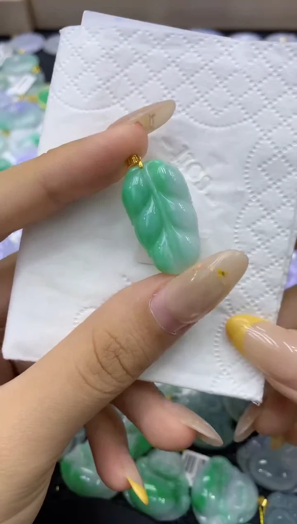 颈饰18K金镶嵌翡翠天然缅甸翡翠A货