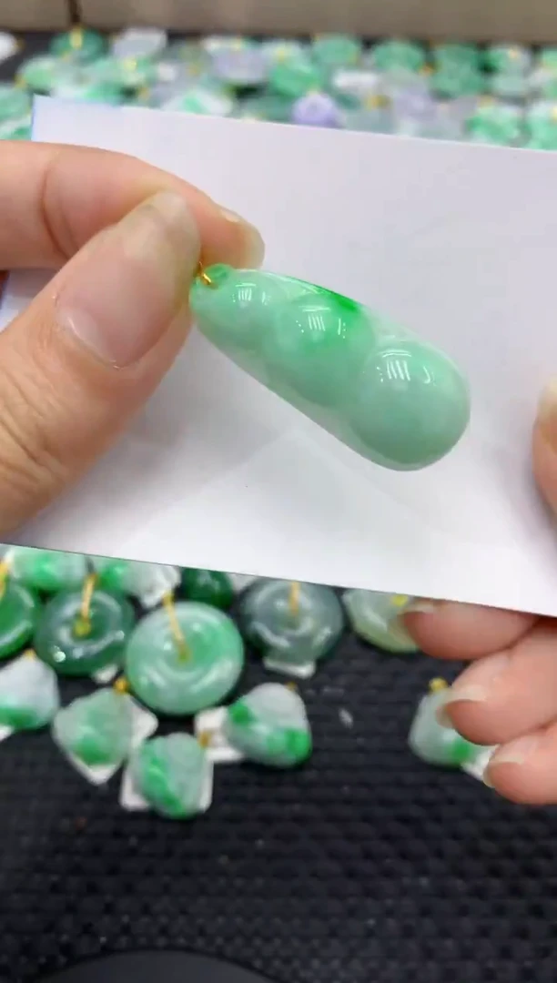 颈饰18K金镶嵌翡翠天然缅甸翡翠A货