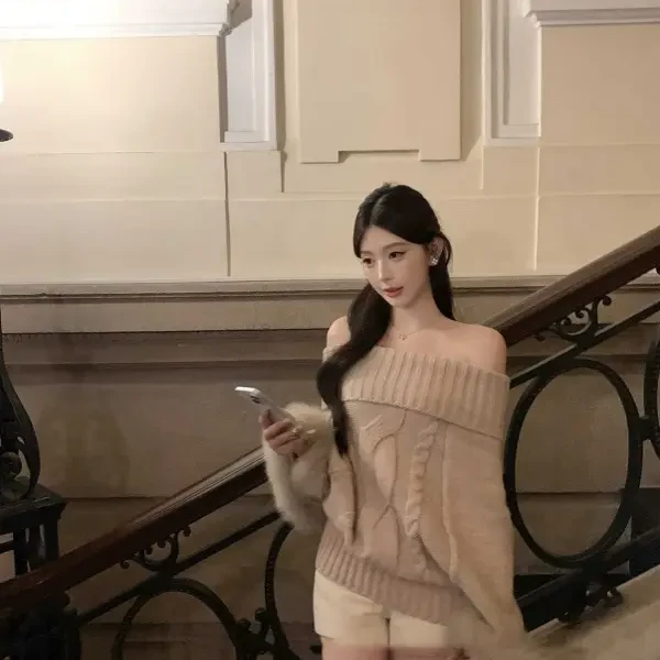 法式卡其色麻花一字肩翻领毛衣女秋冬季软糯糯毛袖设计感罩衫上衣