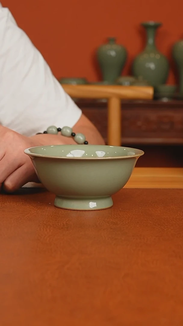 越窑秘色瓷小高足碗