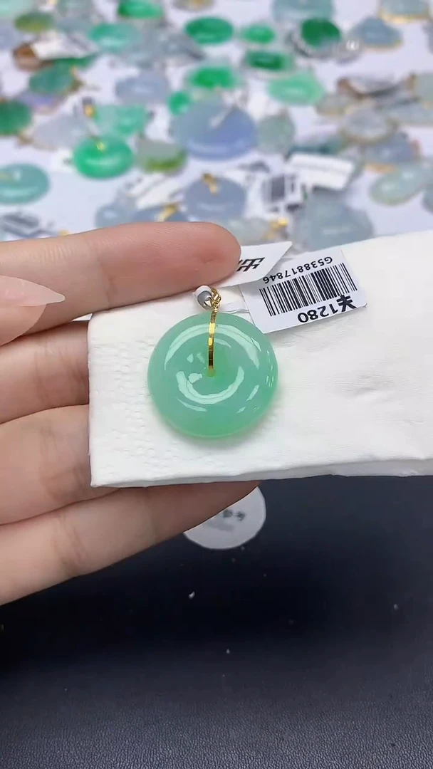 翡翠18K金镶嵌颈饰天然缅甸a货翡翠