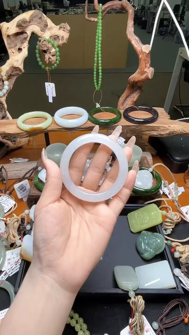 未镶嵌手镯和田玉黑山料 55+圈