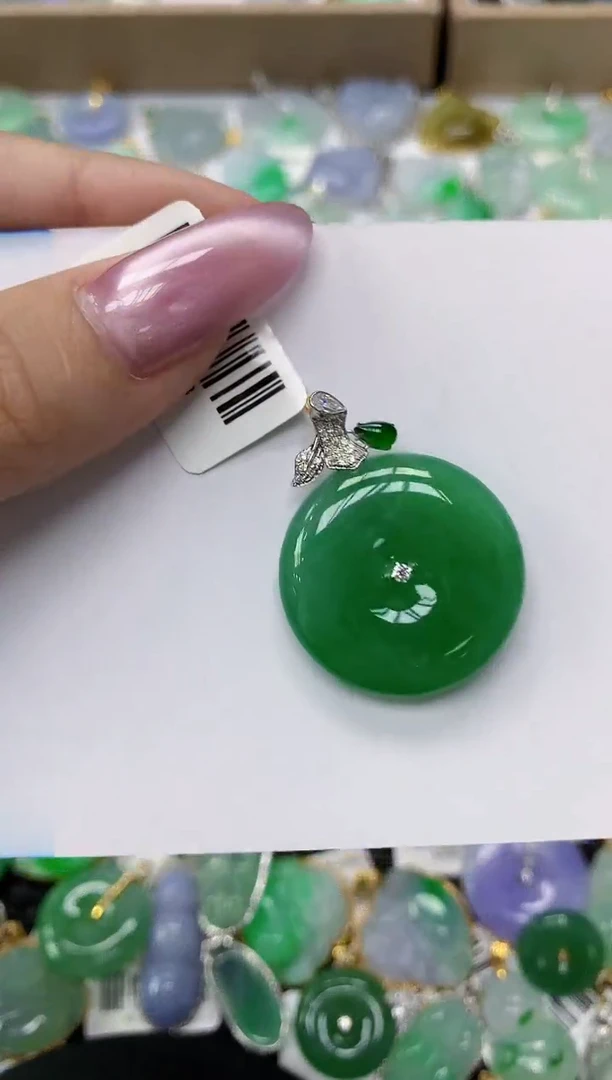 翡翠18K金镶嵌颈饰111111111
