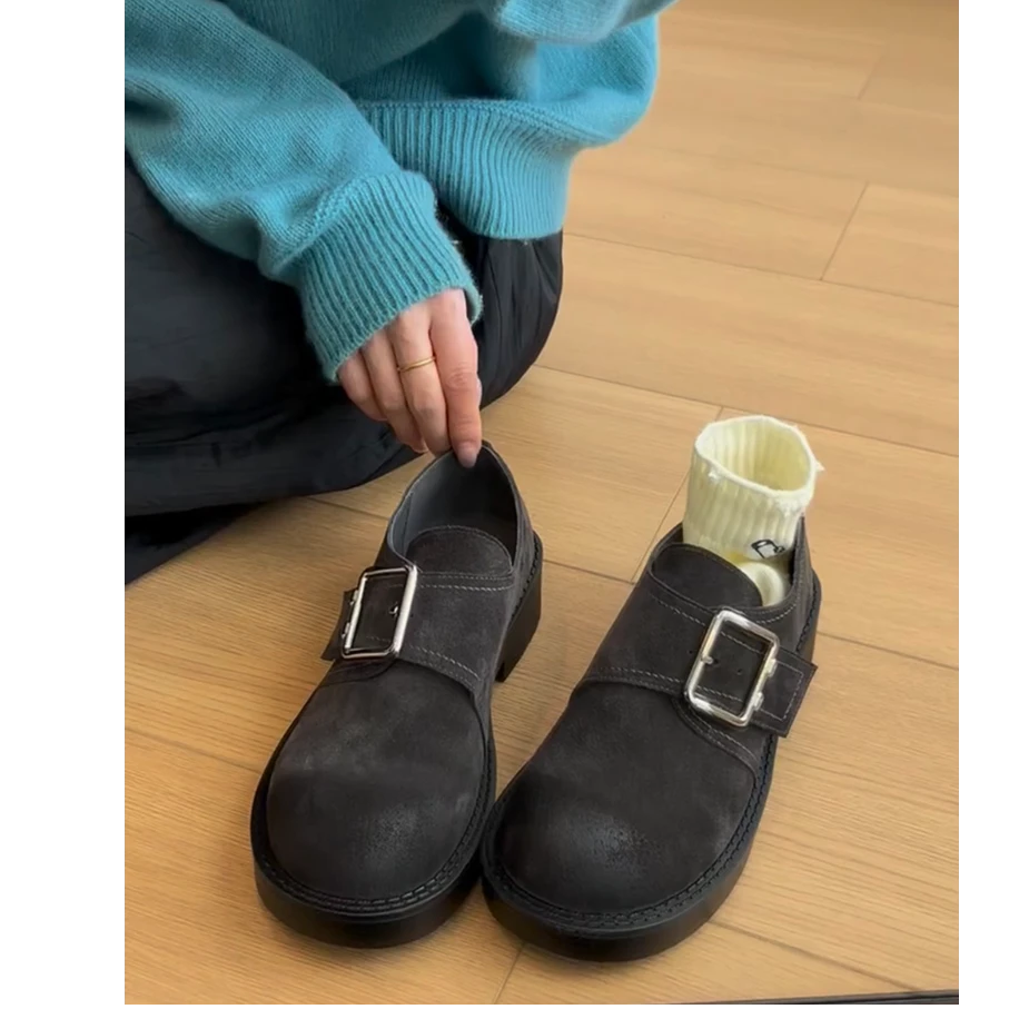 复古魔术贴圆头反绒皮勃肯鞋女皮带扣粗跟小皮鞋休闲单鞋JK小个子