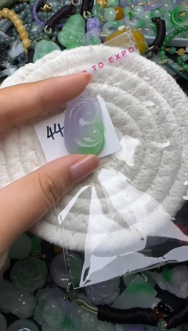颈饰未镶嵌翡翠缅甸翡翠吊坠