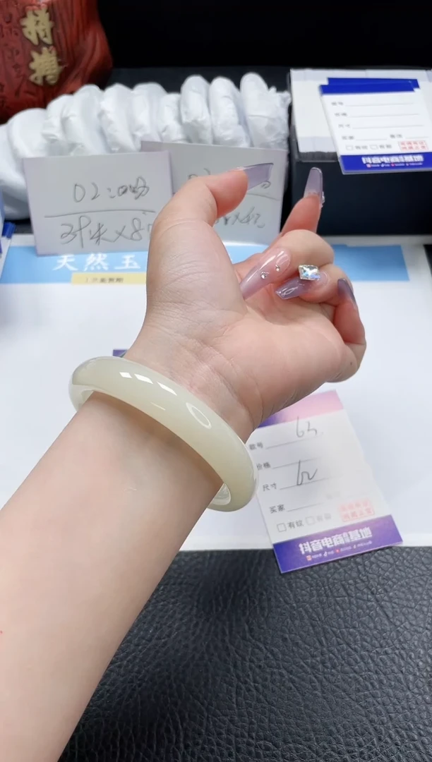 【闪购商品】石英质玉手镯未镶嵌64-62
