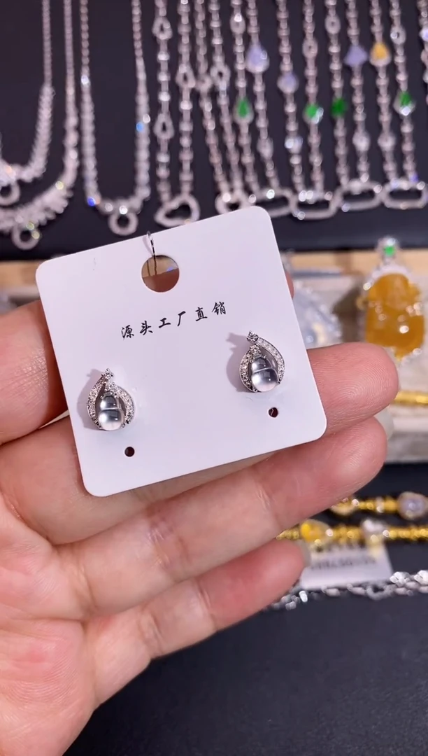 18K金镶嵌翡翠耳饰耳饰
