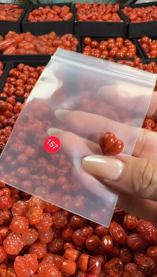 颈饰未镶嵌南红玛瑙1