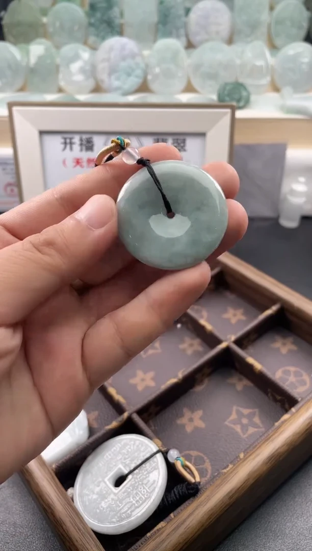 颈饰未镶嵌翡翠莫***程....9/22/.8