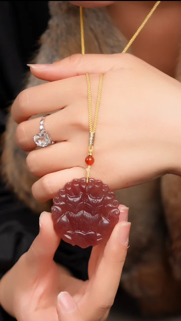 水晶摆件未镶嵌天然鸽血红草莓狐牌08