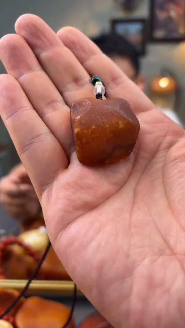 未镶嵌颈饰琥珀吊坠