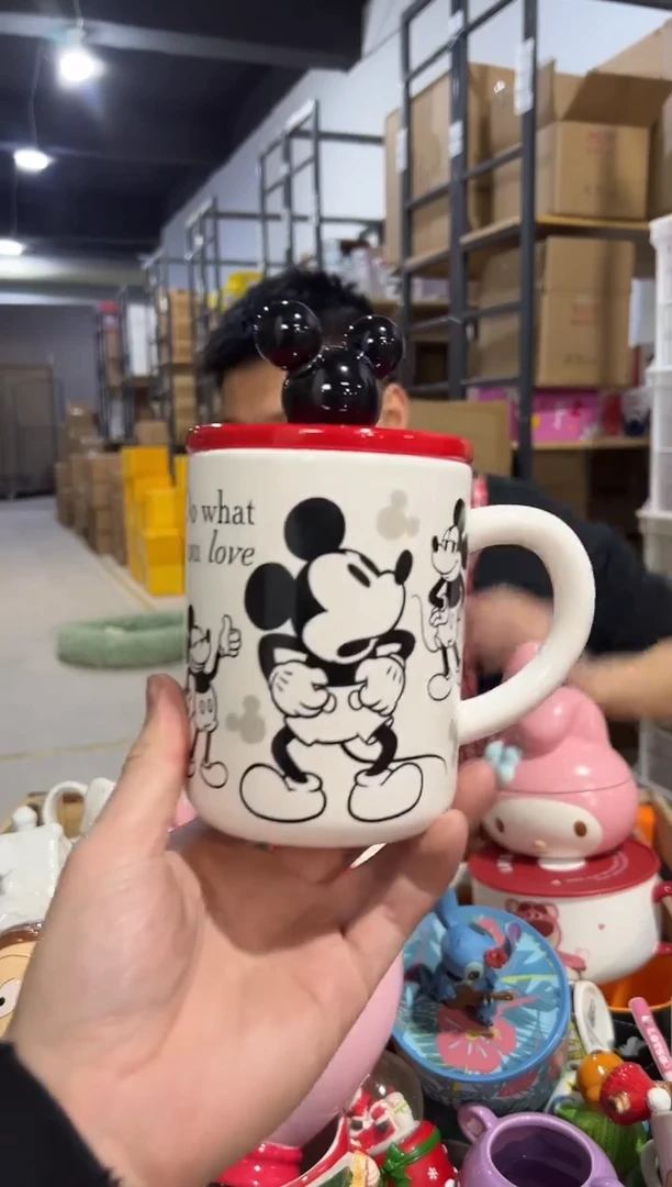 【闪购商品】杯原盒米奇手稿带盖杯