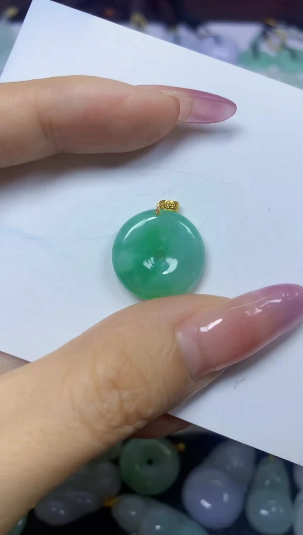 翡翠18K金镶嵌颈饰挂件