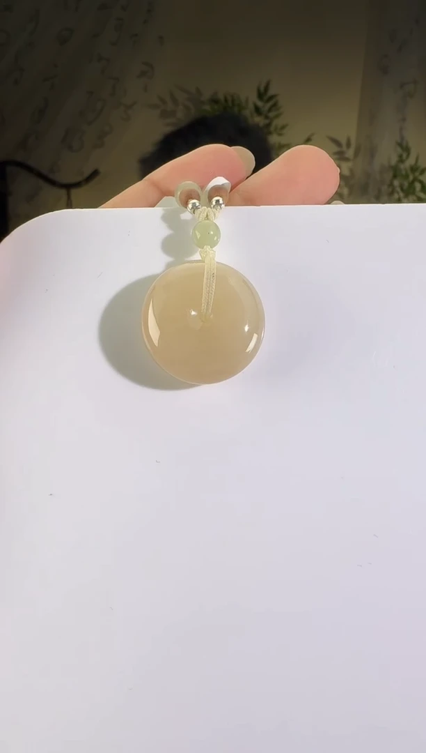 和田玉未镶嵌颈饰藕粉扣