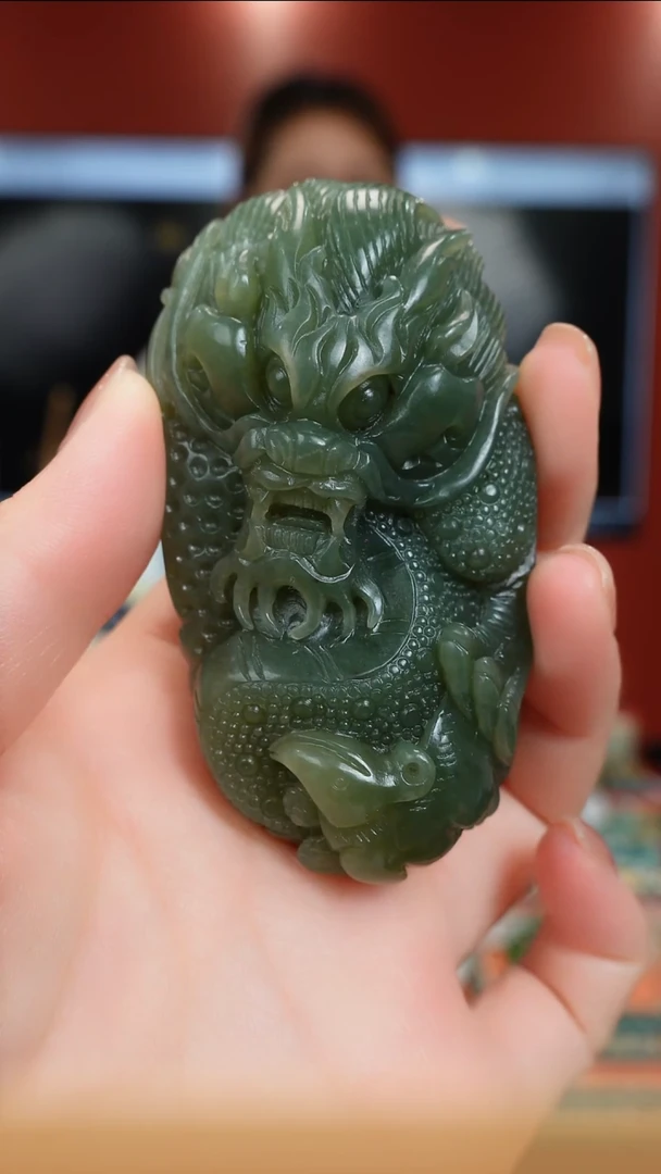 颈饰未镶嵌和田玉龙手把