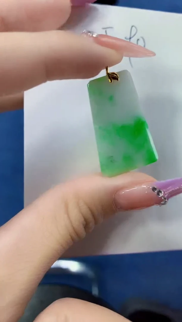 翡翠18K金镶嵌颈饰缅甸天然翡翠a货