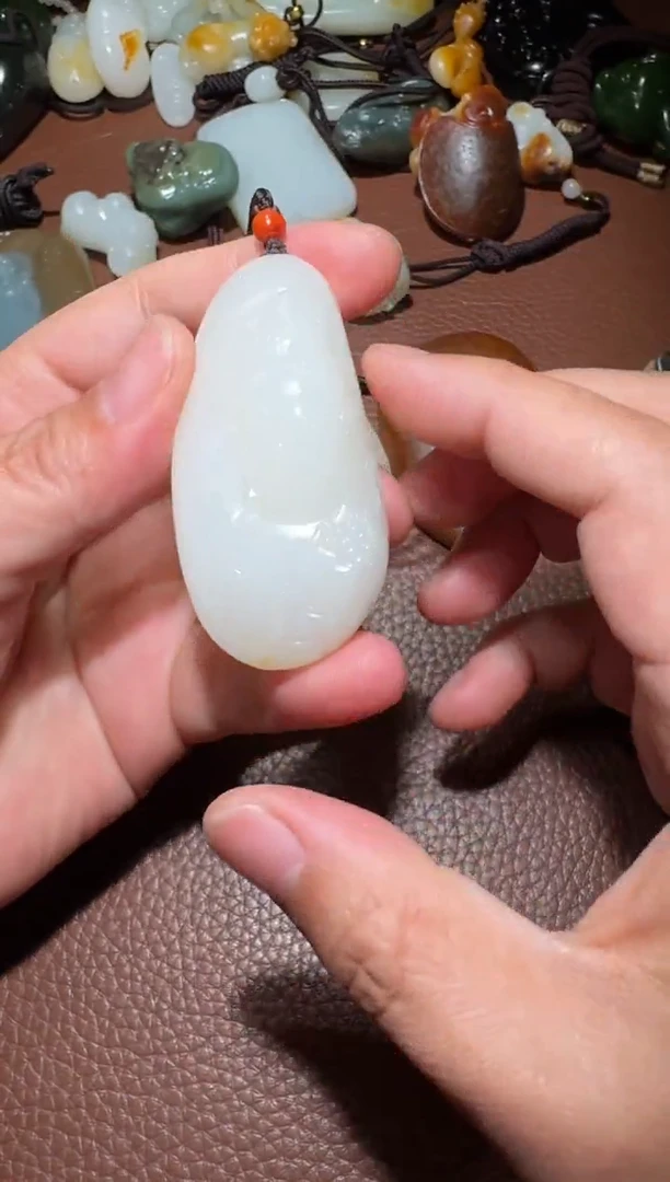 未镶嵌和田玉挂件0*1和田玉