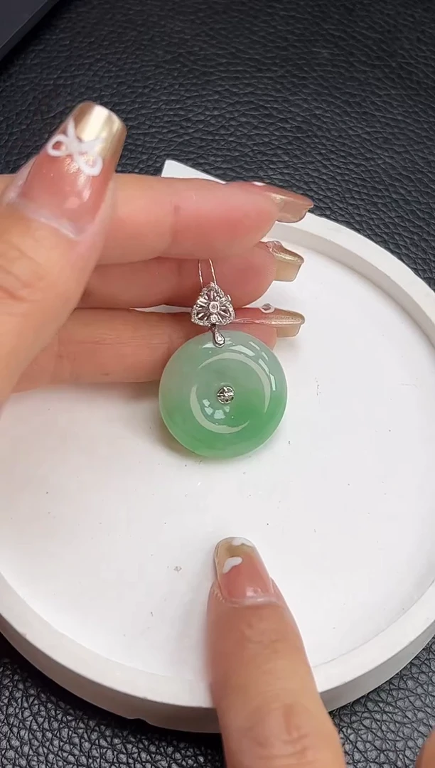 【闪购商品】翡翠颈饰18K金镶嵌YM899-2 平安扣