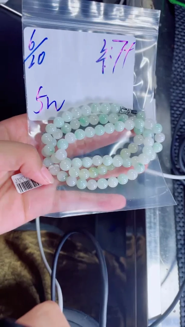 定制翡翠未镶嵌红****?珠串