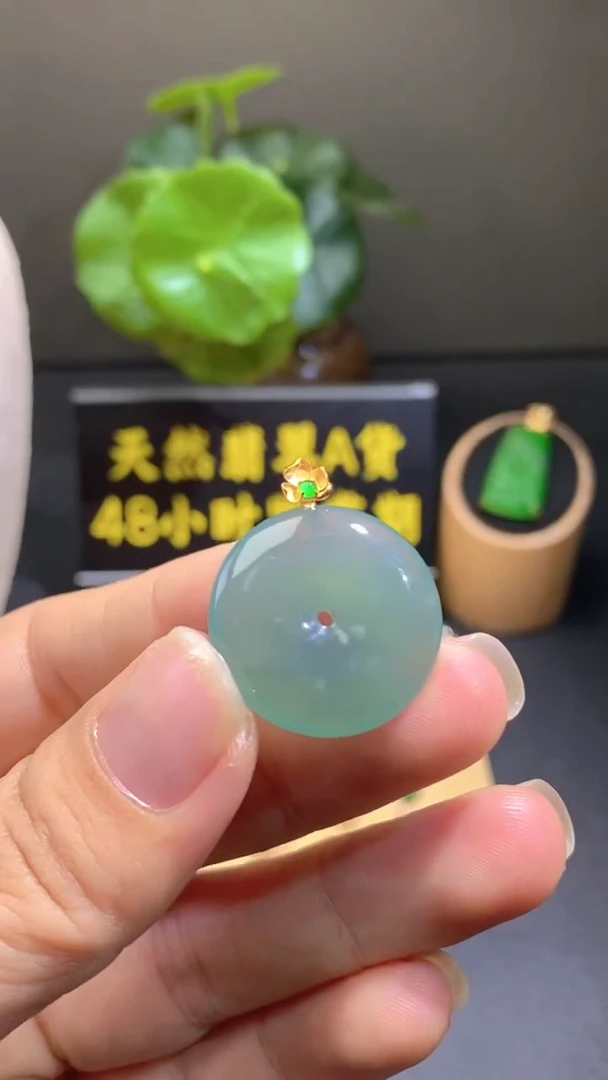 颈饰18K金镶嵌翡翠翡翠A货