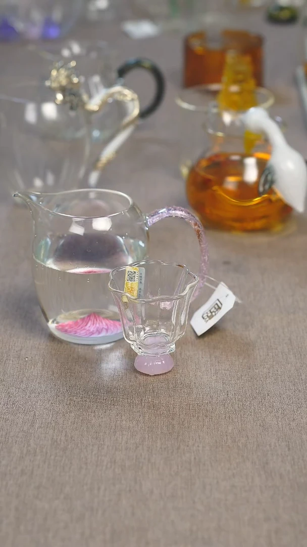晶焱清韵公道杯粉凤尾+莲花花瓣品杯粉色