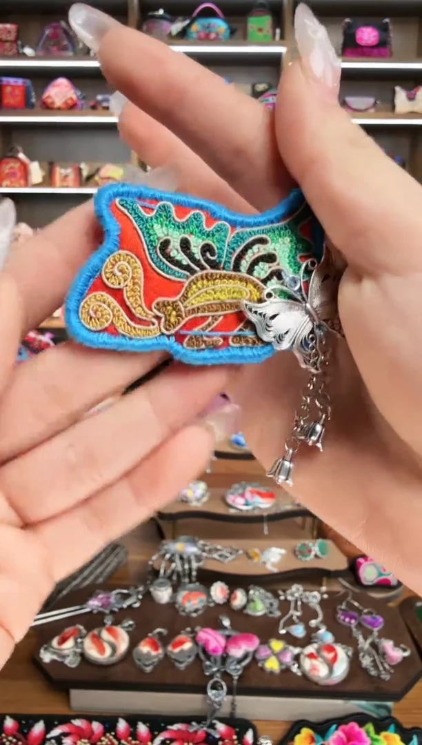 【闪购商品】织绣67蒙阿苏苗绣传承