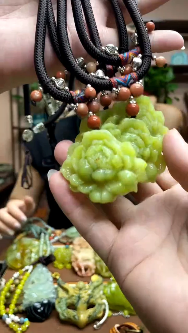 未镶嵌岫玉吊坠多样性发货发其中之一