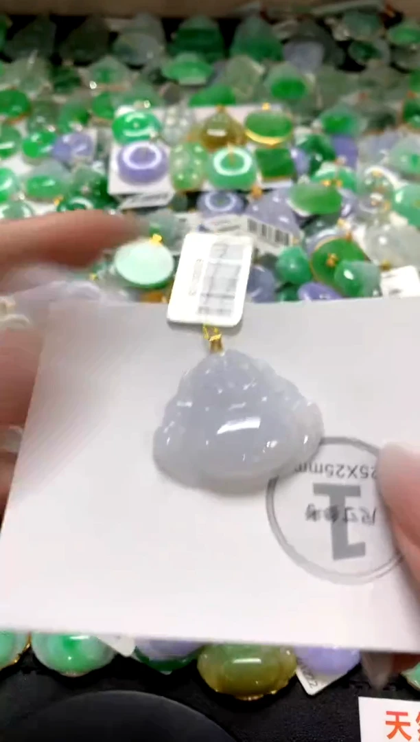 翡翠18K金镶嵌颈饰1111111111111111