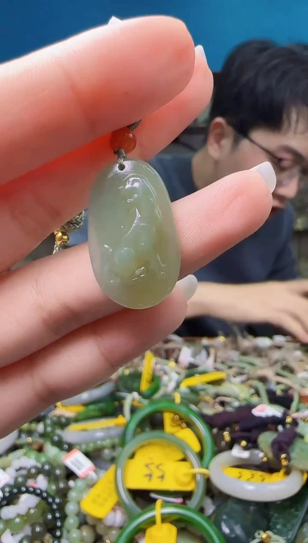 颈饰未镶嵌和田玉1