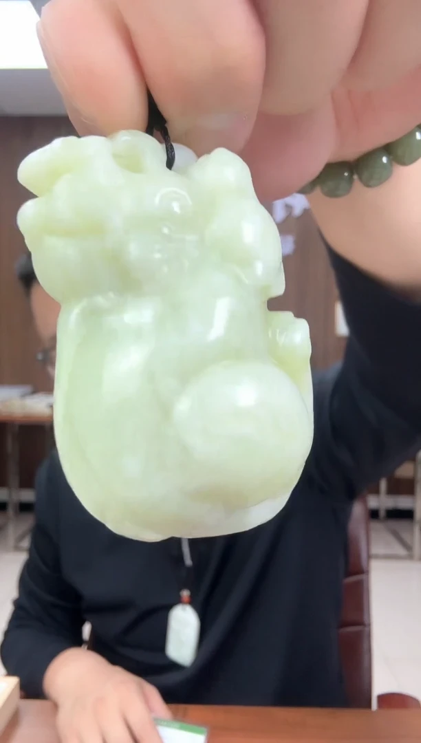 未镶嵌透闪石-蛇纹石玉手把辽玉貔貅手把