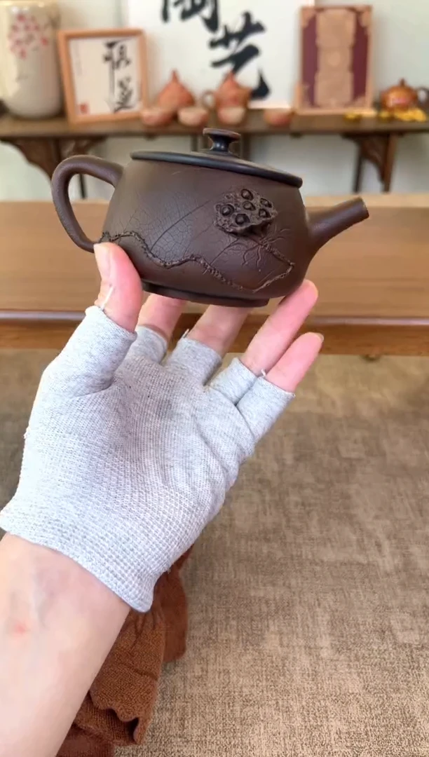 吴***哥200莲蓬菩提纹壶1个，单壶。